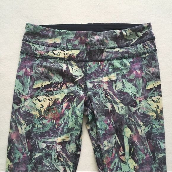 Lululemon Women Run Inspire Crop II All Full-On Luxtreme Iridescent Multi Blue 6 - Picture 3 of 8